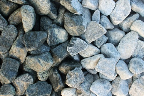 Kamenclub.ru: Щебень галтованный зеленый (змеевик) фр. 50-100 мм.  купить в Туле галтовка мраморная зеленый, салатовый мрамор 12 500 руб/т   фото КАМЕНЬ КЛУБ