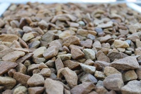 Kamenclub.ru: Щебень крошка желтый (песчаник) фр. 20-40 мм.  купить в Туле песчаник бежевый рыжий каменная крошка песчаника 9500 руб/т   фото КАМЕНЬ КЛУБ