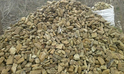 Kamenclub.ru: Песчаник для строительства и кладки блочный (фр 100-200 мм)  купить в Туле песчаник бежевый серый рыжий валун мелкий для строительства песчаник 6500 руб/т   фото КАМЕНЬ КЛУБ