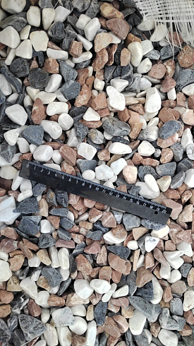 Kamenclub.ru: Мраморная крошка (щебень галтованный микс:белый-зеленый-розовый) фр.20-40 мм.  купить в Туле мрамор белый, зеленый, розовый мрамор декоративный (галтовка) 15500 руб/т   фото КАМЕНЬ КЛУБ