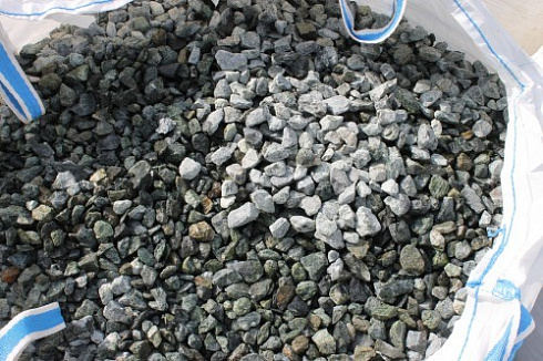 Kamenclub.ru: Щебень крошка зеленый (змеевик) фр. 20-40 мм.  купить в Туле мрамор зеленый, салатовый ландшафтная мраморная крошка 8500 руб/т   фото КАМЕНЬ КЛУБ