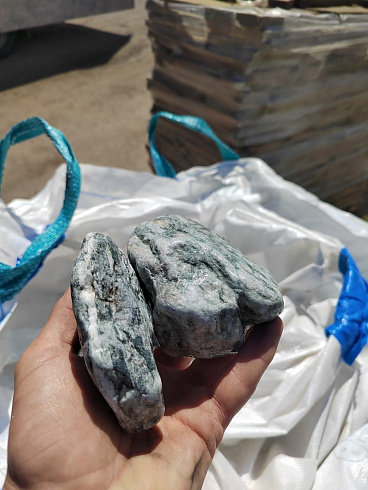 фото Галтованный жадеит (фр. 70-100 мм)  купить в Туле в интернет-портале КАМЕНЬ КЛУБ