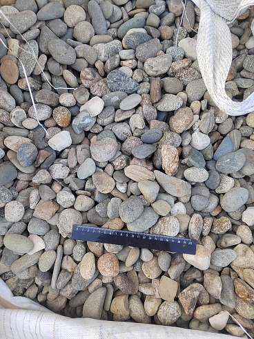 Kamenclub.ru: Галька речная окат (серая) фр.40-60 мм купить  в Туле галька речная серый бежевый рыжий коричневый округлый речной камень 5000 руб/т   фото КАМЕНЬ КЛУБ