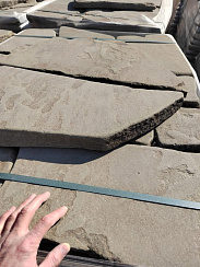 Kamenclub.ru: Песчаник пластушка галтованная серо-зеленая (3,0 см)  купить в Туле песчаник серо-зеленый песчаник 18000 руб/м3   фото КАМЕНЬ КЛУБ