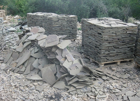 Kamenclub.ru: Песчаник пластушка серо-зеленый (1,5 см)  купить в Туле плитняк - пластушка серо-зеленый, серый, зеленый пластушка рваная ландшафтная колотая 10200 руб/м3   фото КАМЕНЬ КЛУБ