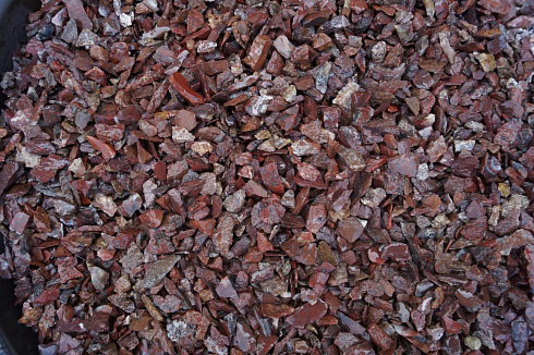 Kamenclub.ru: Щебень крошка красный (ЯШМА) фр. 20-40 мм.  купить в Туле яшма красный, бордовый декоративный ландшафтный щебень 9000 руб/т   фото КАМЕНЬ КЛУБ