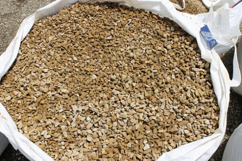 Kamenclub.ru: Щебень крошка желтый (песчаник) фр. 10-20 мм.  купить в Туле песчаник бежевый, серый, рыжий декоративный ландшафтный щебень колотый 9500 руб/т   фото КАМЕНЬ КЛУБ