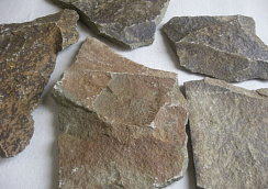 Kamenclub.ru: Песчаник пластушка "фонтанка" серо-зеленая (3,0-5,0 см)  купить в Туле песчаник серо-зеленая колотые плитки облицовочные пластушки 11400 руб/м3   фото КАМЕНЬ КЛУБ