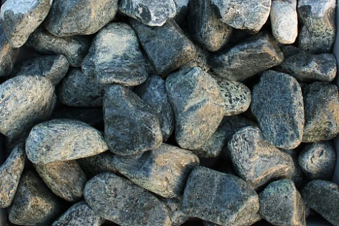 Kamenclub.ru: Щебень галтованный зеленый (змеевик) фр. 50-100 мм.  купить в Туле галтовка мраморная зеленый, салатовый мрамор 12 500 руб/т   фото КАМЕНЬ КЛУБ