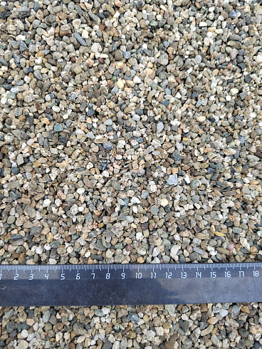 Kamenclub.ru: Галька речная окат (серая) фр.3-5 мм купить  в Туле галька речная серая бежевый темно-серый окатанный речной камень округлый 9500 руб/т   фото КАМЕНЬ КЛУБ