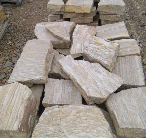 Kamenclub.ru: Песчаник пластушка желтый с рисунком (7-15 см)  купить в Туле плитняк - пластушка - бут желтый песчаник 10200 руб/м3   фото КАМЕНЬ КЛУБ