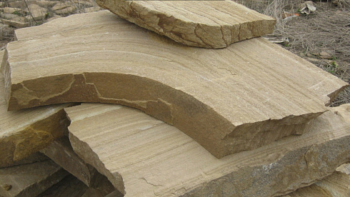 Kamenclub.ru: Форматный камень (плаха) пошаговая дорожка от 70-150 см (4 -12 см)  купить в Туле плитняк  форматный плаха желтый песчаник 9 000 руб/т   фото КАМЕНЬ КЛУБ