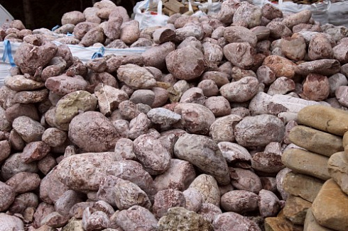 Kamenclub.ru: Розовый валунчик фр.100-300 мм.  купить в Туле крупный природный камень розовый, серый молочный красный речной галечник природный 7850 руб/т   фото КАМЕНЬ КЛУБ