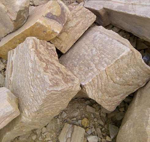 Kamenclub.ru: Песчаник пластушка желтый с рисунком (7-15 см)  купить в Туле плитняк - пластушка - бут желтый песчаник 10200 руб/м3   фото КАМЕНЬ КЛУБ