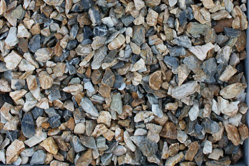 Kamenclub.ru: Мраморная крошка (щебень крошка медовый), фр. 10-20 мм.  купить в Туле песчаник бежевый, серый каменная ландшафтная крошка  12000 руб/т   фото КАМЕНЬ КЛУБ