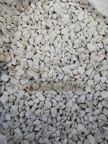 Kamenclub.ru: Мраморная крошка, щебень, цвет-белый, фр. 10-20 мм.  купить в Туле мрамор белый, молочный айвори каменная ландшафтная декоративная крошка шебня 12000 руб/т   фото КАМЕНЬ КЛУБ