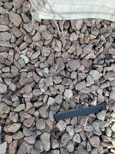 Kamenclub.ru: Мраморная крошка (щебень галтованный розовый) фр.20-40 мм.  купить в Туле мрамор розовый, красный оголтованный округлый щебень  15000 руб/т   фото КАМЕНЬ КЛУБ