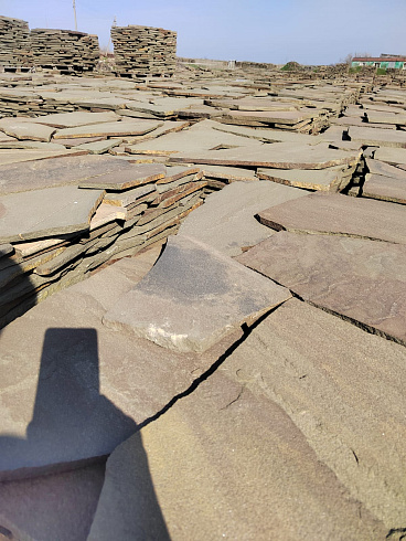 Kamenclub.ru: Песчаник пластушка серо-зеленый (4,0 см- 5,0 см)  купить в Туле песчаник серо-зеленый, серый, зеленый песчаник рваный ландшафтный колотый 9000 руб/м3   фото КАМЕНЬ КЛУБ