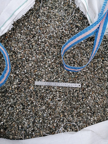 Kamenclub.ru: Галька речная окат (серая) фр.5-10 мм купить  в Туле галька речная серая, серый, темно-серый, светло-серый, коричневый речная окатанная галька декоративная ландшатфная 5000 руб/т   фото КАМЕНЬ КЛУБ
