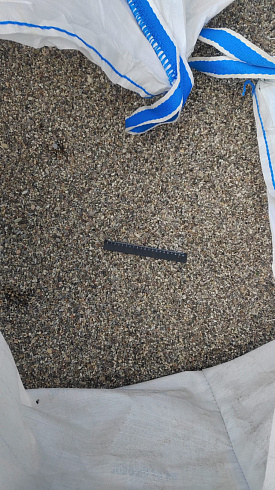 Kamenclub.ru: Галька речная окат (серая) фр.3-5 мм купить  в Туле галька речная серая бежевый темно-серый окатанный речной камень округлый 9500 руб/т   фото КАМЕНЬ КЛУБ