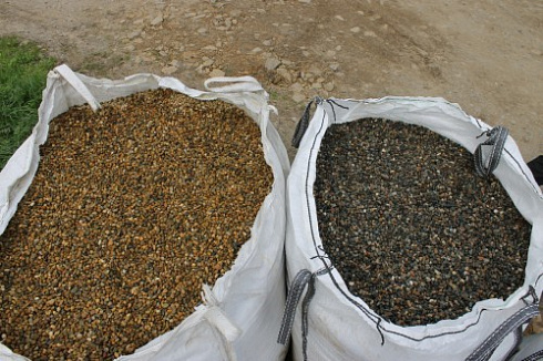 Kamenclub.ru: Галька окат (серо-желтая) фр.10-20 мм. купить  в Туле галька серо-желтая, рыжая, серый речная окатанная округлая галька 5000 руб/т   фото КАМЕНЬ КЛУБ