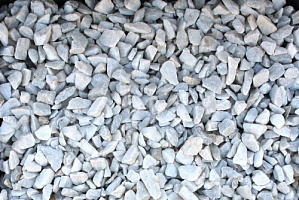 Kamenclub.ru: Мраморная крошка, щебень, цвет-белый, фр. 3-5 мм.  купить в Туле мрамор белый молочный бежевый мрамор колотый 11500 руб/т   фото КАМЕНЬ КЛУБ