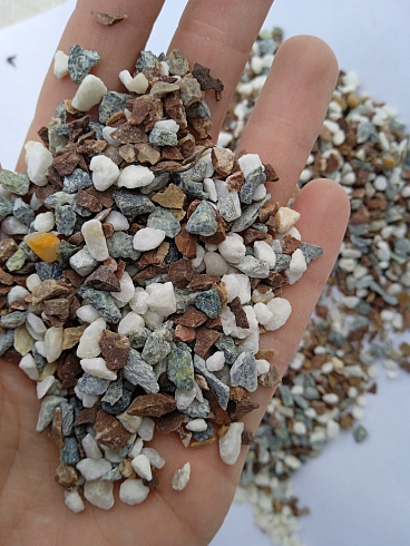 Kamenclub.ru: Мраморная крошка (щебень крошка микс: белый-зеленый-розовый) фр. 5-10 мм  купить в Туле мрамор белый, зеленый, розовый, разноцветный, молочный декоративная ландшафтная мраморная крошка 9500 руб/т   фото КАМЕНЬ КЛУБ