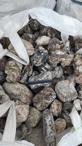 Kamenclub.ru: Кварцевый валунчик фр.100-300 мм.  купить в Туле кварц белый, бежевый молочный рыжий крупный природный камень галечник 7850 руб/т   фото КАМЕНЬ КЛУБ