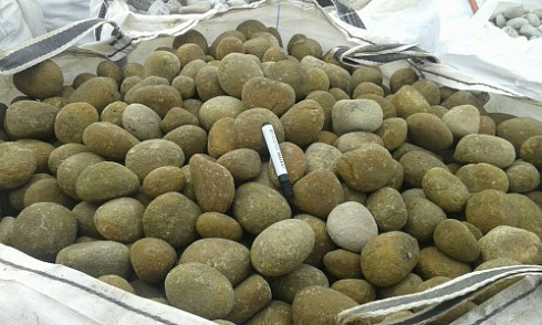 Kamenclub.ru: Песчаник ядра, фр. 100-300 мм  купить в Туле песчаник бежевый серый рыжий речная галька 5 000 руб/т   фото КАМЕНЬ КЛУБ