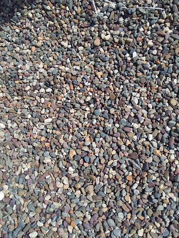 Kamenclub.ru: Галька речная окат цветная фр.5-10 мм. купить  в Туле галька речная белый, серый, красноватый, синий, темно-серый речная окатанная галька декоративная 6800 руб/т   фото КАМЕНЬ КЛУБ