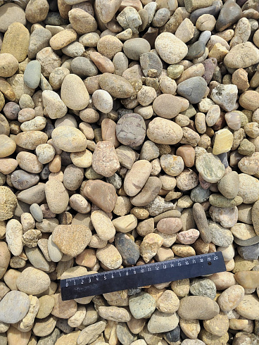 Kamenclub.ru: Галька речная окат рыжая фр. 20-40 мм. купить  в Туле галька речная окатанная рыжая желтая серая округлая речная галька 5000 руб/т   фото КАМЕНЬ КЛУБ