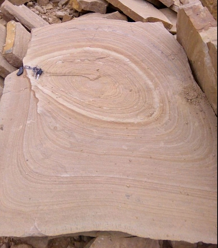 Kamenclub.ru: Форматный камень (плаха) пошаговая дорожка от 70-150 см (4 -12 см)  купить в Туле плитняк  форматный плаха желтый песчаник 9 000 руб/т   фото КАМЕНЬ КЛУБ