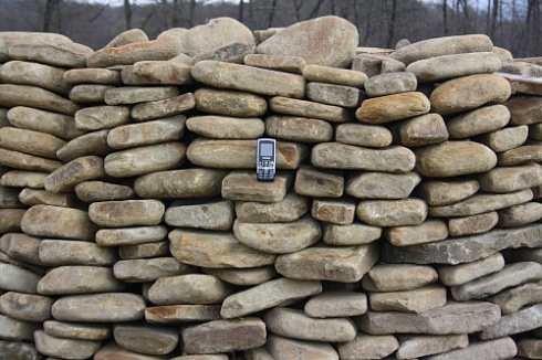 Kamenclub.ru: Песчаник для мощения дорожек, площадок, парковок ( фр 5-10 см)  купить в Туле песчаник  серый желтый коричневый рыжий песчаник оголтованный окатанный 6500 руб/т   фото КАМЕНЬ КЛУБ