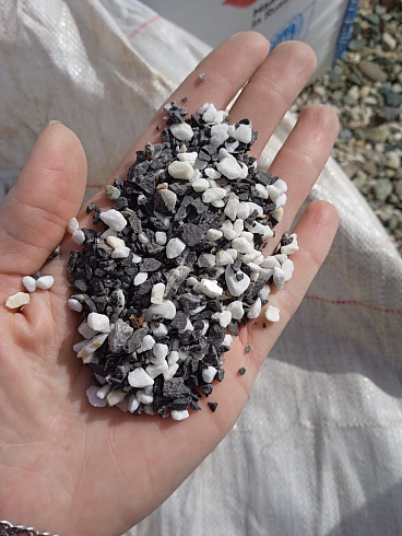 Kamenclub.ru: Мраморная крошка (щебень крошка микс: белый-зеленый-розовый) фр. 3-5 мм.  купить в Туле мрамор белый, зеленый, розовый мраморная декоративная крошка каменная 12000 руб/т   фото КАМЕНЬ КЛУБ