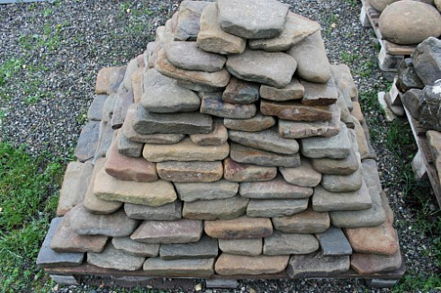 Kamenclub.ru: Песчаник галтованный для облицовки (фр. 2-5 см)  купить в Туле песчник рыжий желтый серый песчаник окатанный речной 6 000 руб/т   фото КАМЕНЬ КЛУБ