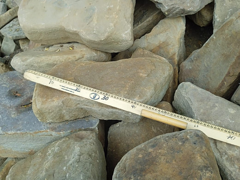 Kamenclub.ru: Песчаник для мощения дорожек, площадок, парковок ( фр 5-10 см)  купить в Туле песчаник  серый желтый коричневый рыжий песчаник оголтованный окатанный 6500 руб/т   фото КАМЕНЬ КЛУБ