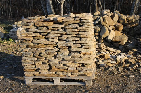 Kamenclub.ru: Песчаник колотый для облицовки (фр. 2-3 см)  купить в Туле песчаник бежевый серый рыжий песчаник строительный 5000 руб/т   фото КАМЕНЬ КЛУБ