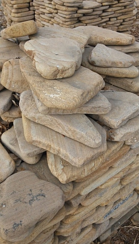 Kamenclub.ru: Песчаник пластушка галтованный желтый с рисунком (3 см)  купить в Туле плитняк - пластушка желтый песчаник 21000 руб/м3   фото КАМЕНЬ КЛУБ