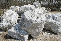 Kamenclub.ru: Мраморизированный известняк фр.500-1500 мм.  купить в Туле    10000 руб/т   фото КАМЕНЬ КЛУБ