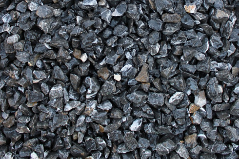 Kamenclub.ru: Щебень крошка черный (мрамор) фр. 20-40 мм.  купить в Туле мрамор черный с белыми прожилками мраморная каменная крошка 11000 руб/т   фото КАМЕНЬ КЛУБ