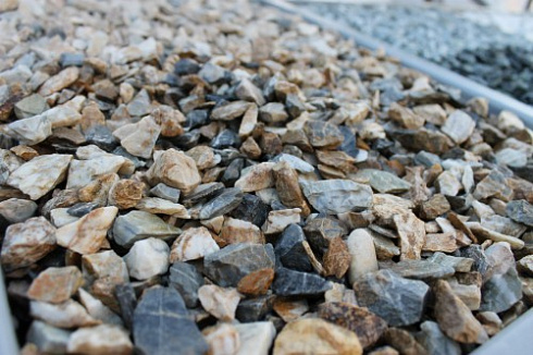 Kamenclub.ru: Мраморная крошка (щебень крошка медовый), фр. 10-20 мм.  купить в Туле песчаник бежевый, серый каменная ландшафтная крошка  12000 руб/т   фото КАМЕНЬ КЛУБ