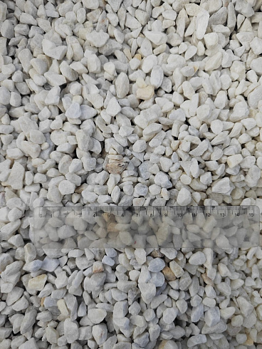 Kamenclub.ru: Мраморная крошка, щебень, цвет-белый, фр. 5-10 мм.  купить в Туле мрамор белый, айвори, молочный мраморная каменная крошка ландшафтная 12000 руб/т   фото КАМЕНЬ КЛУБ