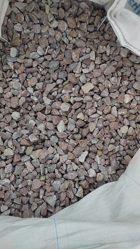 Kamenclub.ru: Мраморная крошка (щебень галтованный розовый) фр.20-40 мм.  купить в Туле мрамор розовый, красный оголтованный округлый щебень  15000 руб/т   фото КАМЕНЬ КЛУБ