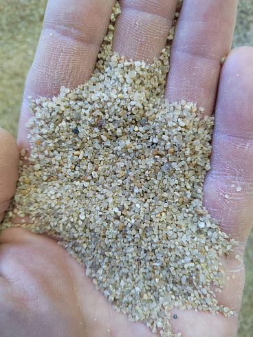 Кварцевый песок для площадок фр. 0,6-1,2 мм.  купить в Туле фото Камень Клуб