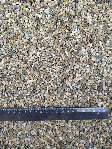 Kamenclub.ru: Галька речная окат (серая) фр.3-5 мм купить  в Туле галька речная серая бежевый темно-серый окатанный речной камень округлый 9500 руб/т   фото КАМЕНЬ КЛУБ