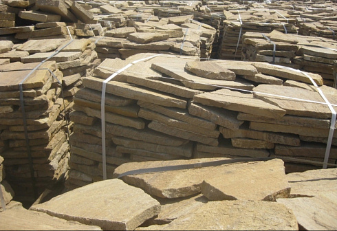 Kamenclub.ru: Песчаник пластушка желтый с рисунком (3 см)  купить в Туле песчаник желтый с рисунком, рыжий, желтый песчаник пластушка ландшафтная рваная 8 500 руб/м3   фото КАМЕНЬ КЛУБ