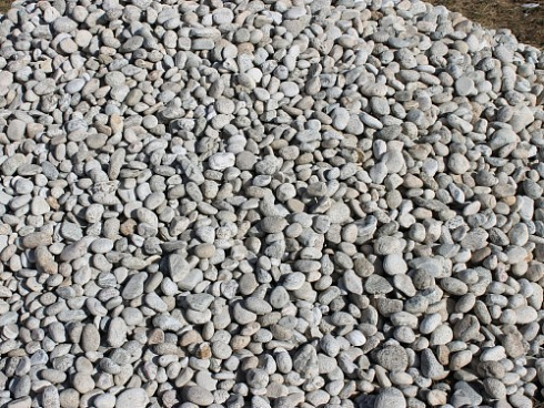 Kamenclub.ru: Галька речная окат (серо-белая) фр. 70-120 мм купить  в Туле галька галечник бело-серая, серо-белая, серая, белая речная природная галька  8000 руб/т   фото КАМЕНЬ КЛУБ