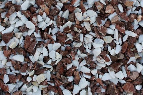 Kamenclub.ru: Мраморная крошка (щебень крошка микс: белый-розовый) фр. 10-20 мм.  купить в Туле мрамор белый, розовый каменный декоративный ландшафтный щебень 12000 руб/т   фото КАМЕНЬ КЛУБ