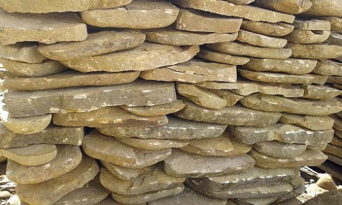 Kamenclub.ru: Песчаник колотый для облицовки (фр. 2-3 см)  купить в Туле песчаник бежевый серый рыжий песчаник строительный 5000 руб/т   фото КАМЕНЬ КЛУБ