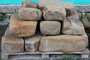 Kamenclub.ru: Песчаник для строительства и кладки (фр. 200-400 мм)  купить в Туле песчаник бежевый серый рыжий желтый блоки для строительства из песчаника 6500 руб/т   фото КАМЕНЬ КЛУБ